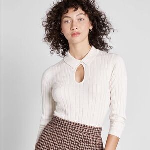 MODCLOTH size L Keyhole To My Heart Long sleeve sweater. Heathered cream color.